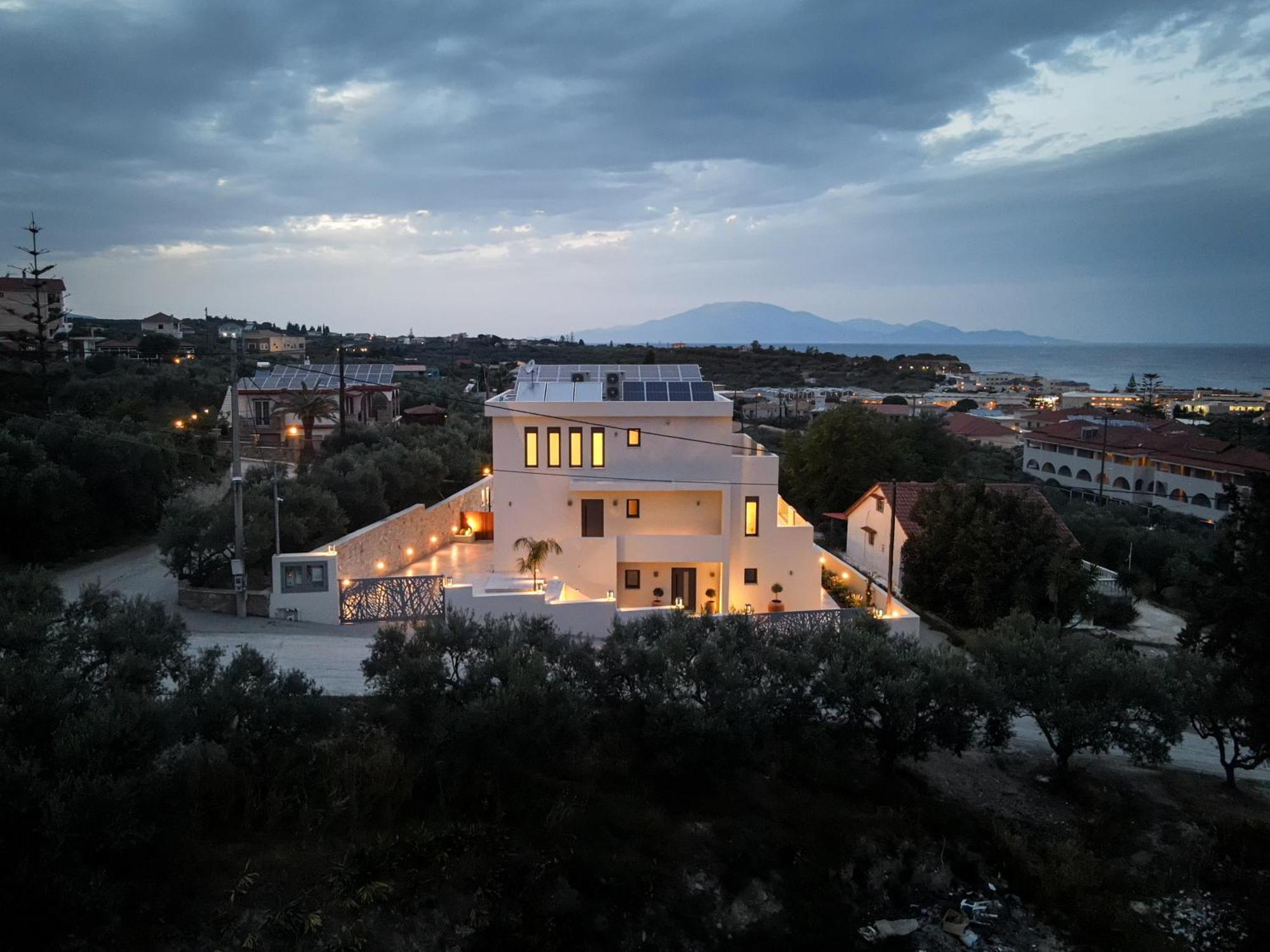 Mamfredas Luxury Vila Planos (Zakynthos)